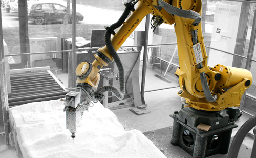 Med robotten i Det Hjteknologiske Betonvrksted p Teknologisk Institut bliver der forsket i nye metoder til at digital fremstilling af fremtidens unikke stbeforme til beton.