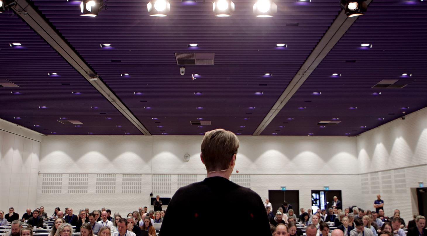 Fyldt konferencesal i Odense Congress Center til Velfrdsteknologi anno 2023.