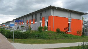 Danskerne kan nu se frem til at bo i nye typer af energirigtige r�kkehuse, der er pr�fabrikerede efter passivhus-konceptet. Teknologisk Institut leder udviklingsprojektet SUNSHINE HOUSE, der skal s�tte skub i fabriksfremstillingen af passivhuse i Danmark.