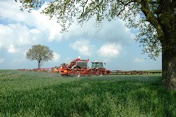 Landbrugsmaskine i naturen.