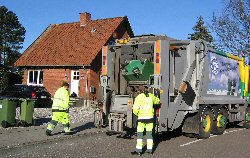 Skraldevogn og renovationsarbejdere