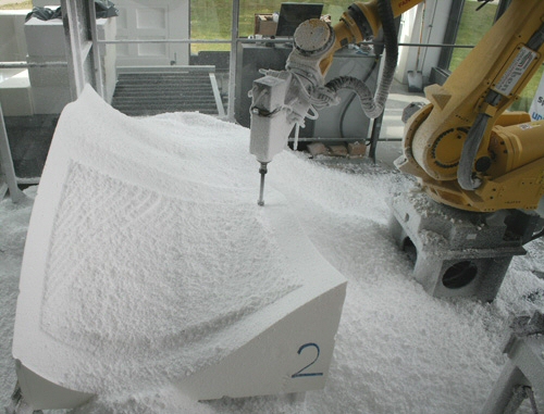 Fræsning af støbeform i ekspanderet polystyren med robot