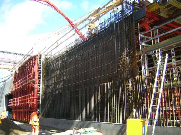 In-situ stbt konstruktion i bl.a. cut & cover tunnel og Triangelns underjordiske station har ret kraftige dimensioner