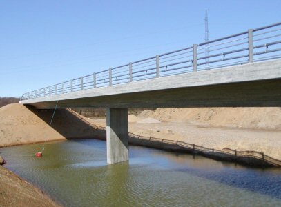 Motorvejsbro støbt med selvkompakterende beton