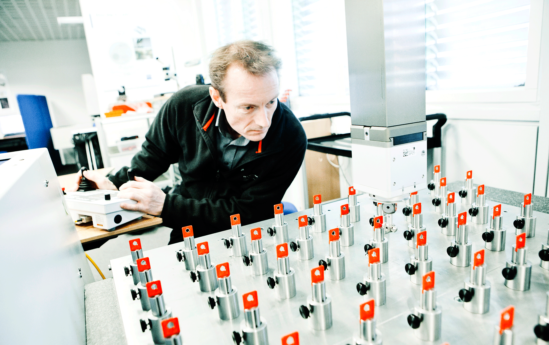Smarte Produkter og Internet of Things er disruptive teknologier, som har potentiale for at
skabe grundlæggende ændringer i den globale økonomi og i produktionssystemet.