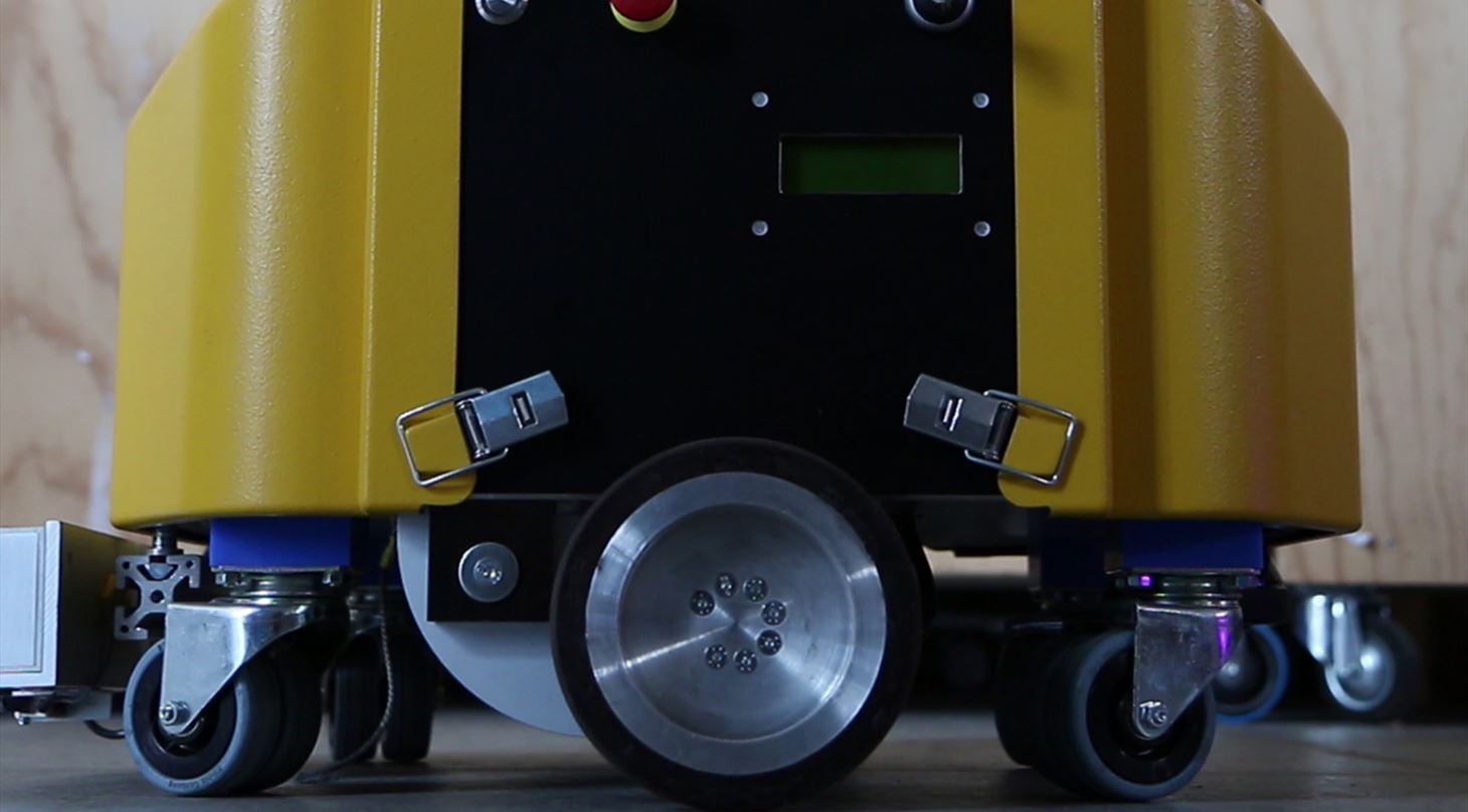 Mobile robotter skal flytte hospitalssenge. Hvis man kan gøre mobile robotter sikre nok til Odense Universitetshospital, kan teknologien måske også bruges på selvkørende biler.