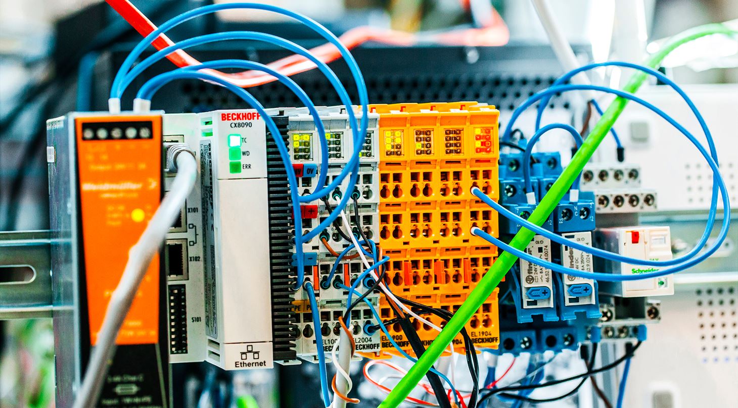 Kabler i elektronisk udstyr