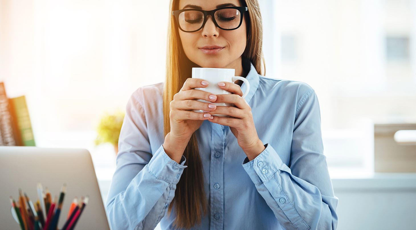 F�lelsesm�ssigt intelligente mennesker har en evne til at regulere dem selv, lede andre mennesker og opn� succes. Flere unders�gelser viser, at der er en st�rk sammenh�ng mellem f�lelsesm�ssig intelligens og en succesfuld karriere.