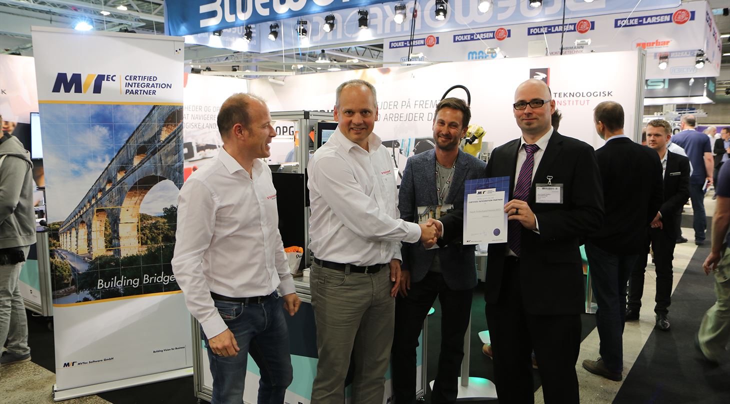 Stemmer Imaging overrækker MVTec certifikat til DTI