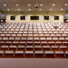 Billedet viser et tomt auditorium