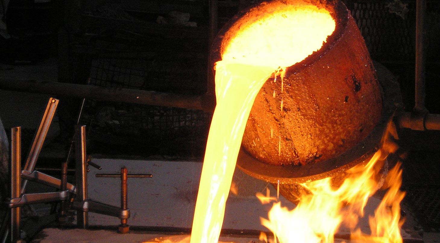 St�beform med varmt flydende metal