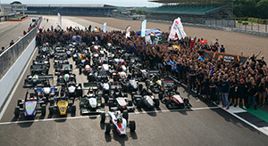 Racerbiler linet op ved startlinje