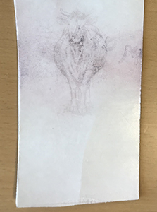 Billedet viser hvordan printet er fjernet fra en mælkekarton ved brug af plasmateknologi