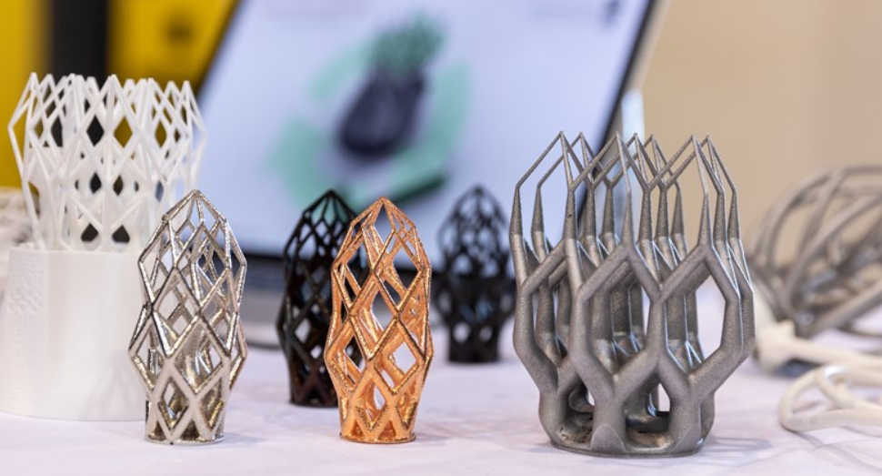 3D-printede emner i forskellige materialer