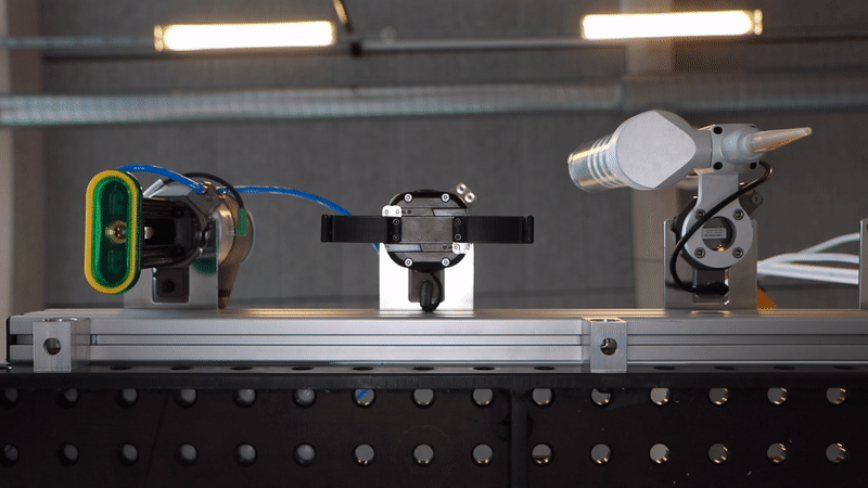 Kollaborativ robotarm skifter automatisk mellem forskellige værktøj.