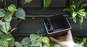 planter i sorte 3D-printede kasser