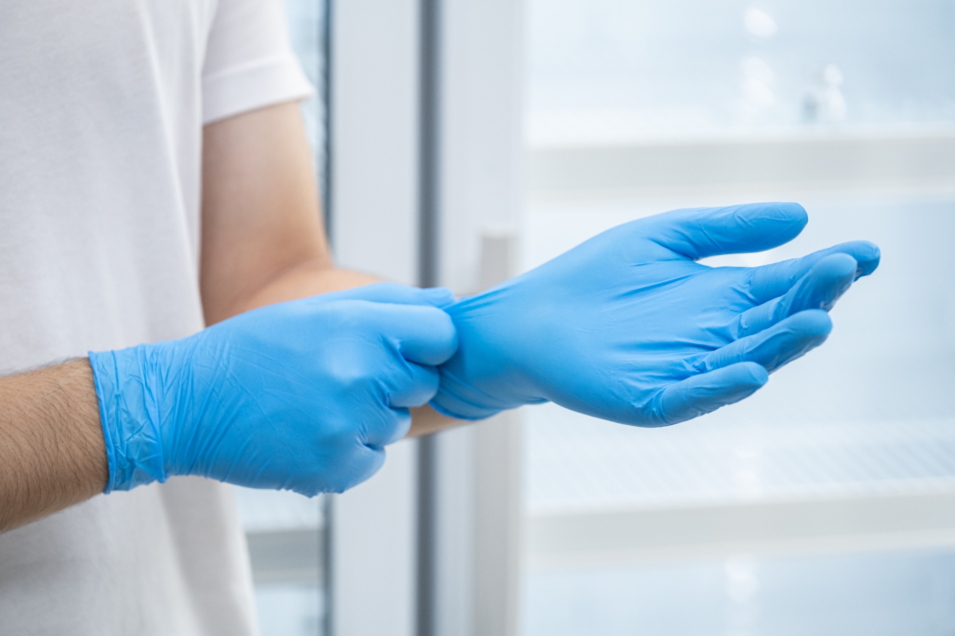 Genbrugelige handsker skal sænke hospitalernes - Teknologisk Institut