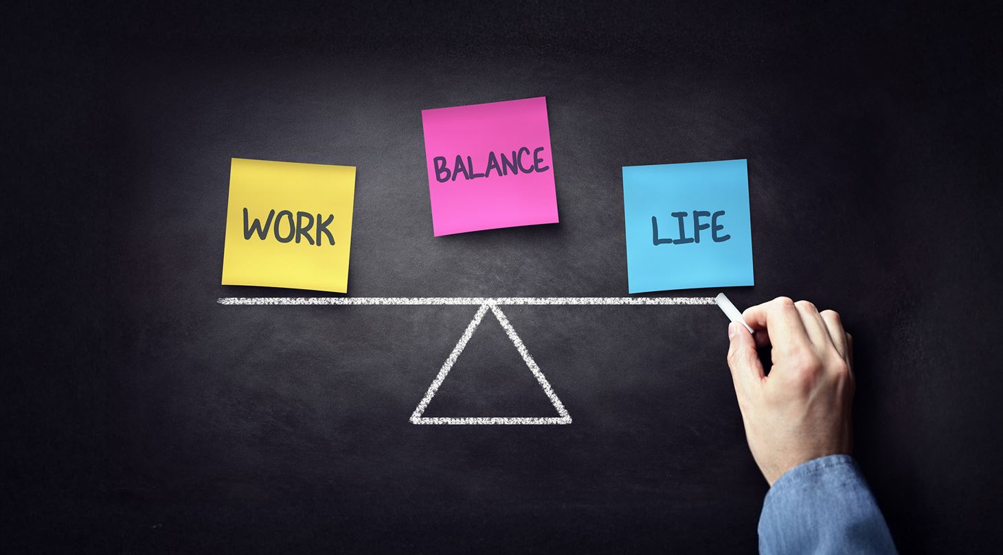 Et billeder der viser en vægt med ordene work life balance