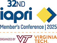 Biledet viser IAPRI 2025 logoet for medlemskonferencen afholdt p Virginia Tech. Billedet er brugt i Plast og Emballages Medlemsinformation nr. 3-25