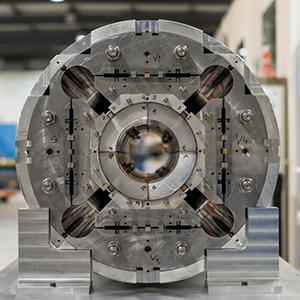 Model af en quadrupole magnet til High-Luminosity LHC - Credit: CERN
