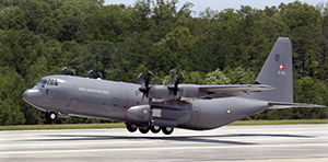 Hercules fly letter fra startbanen